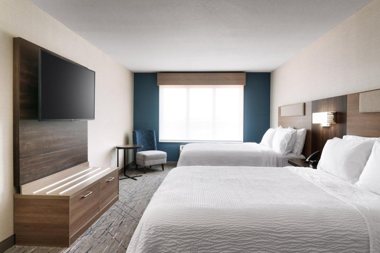 Express And By Ihg 2*