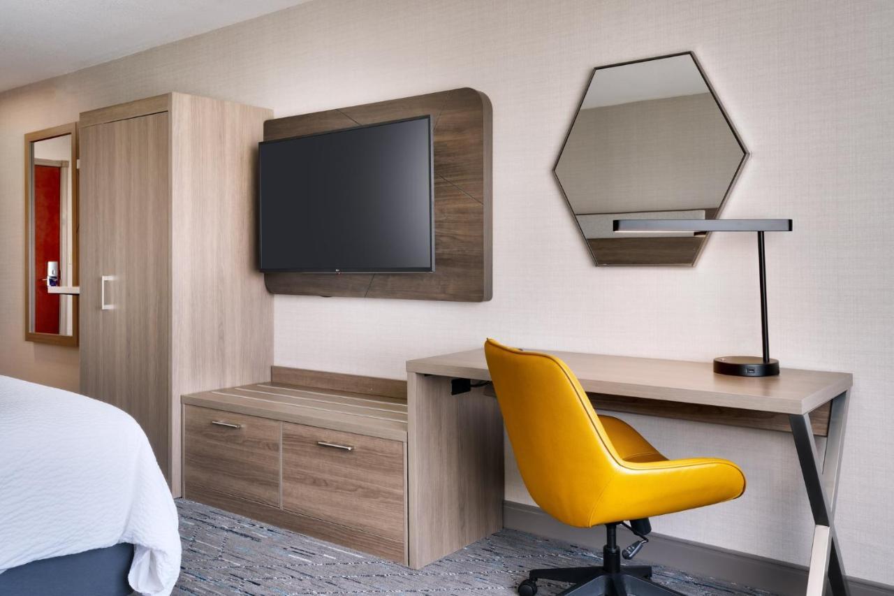 Express And By Ihg Hotel