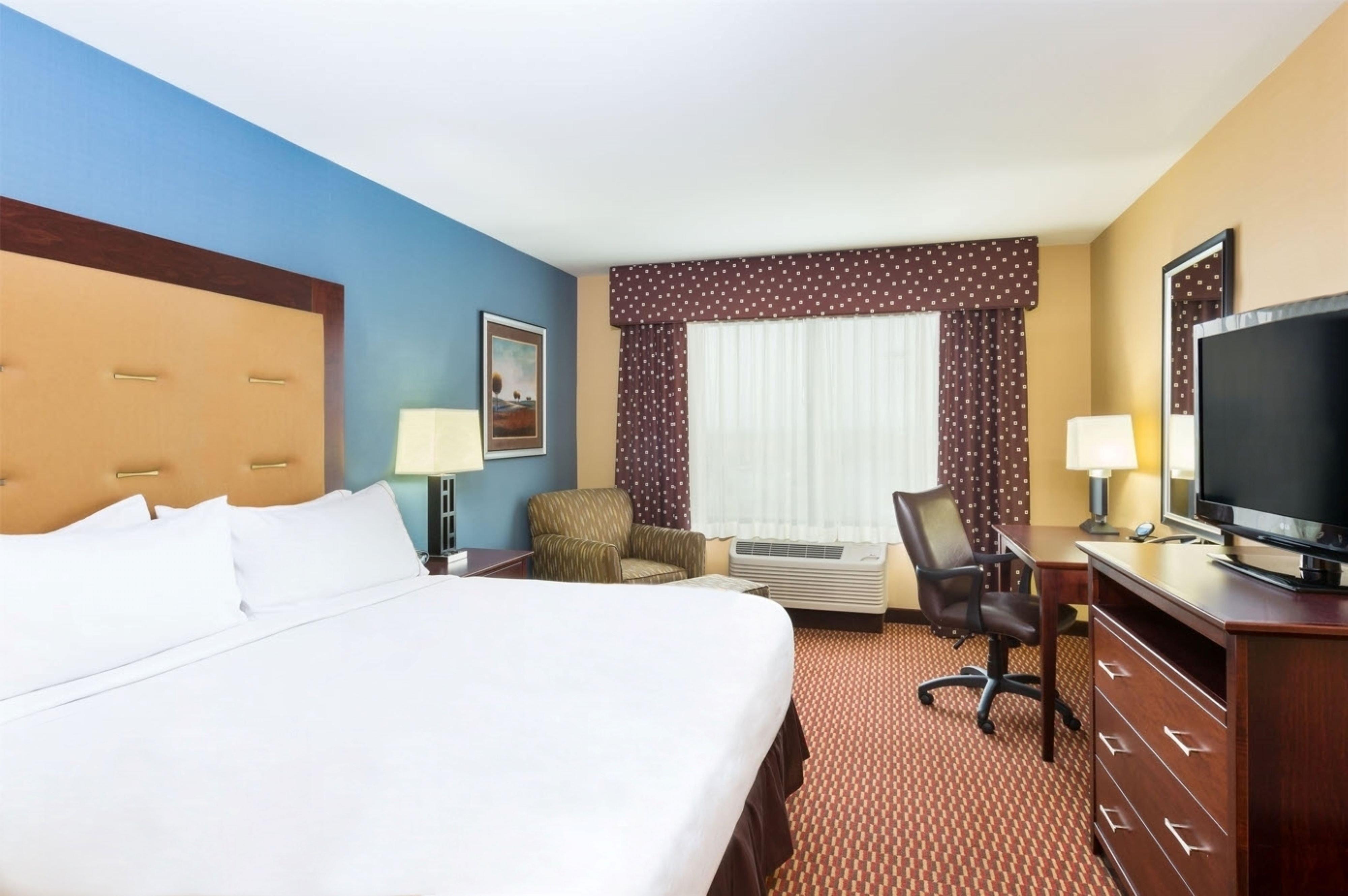Express And By Ihg 2*